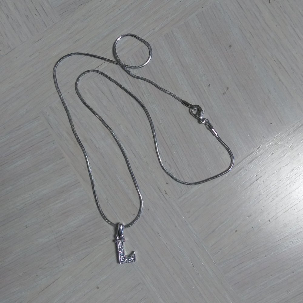Necklace with letter "L" pendant - Picture 4 of 5
